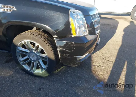 2011 Cadillac Escalade Platinum Edition z USA, uszkodzony, nr VIN 1GYS4DEF2BR259938